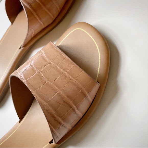 NEW Chrissy Sandal- in Nude - Picture 5 of 6